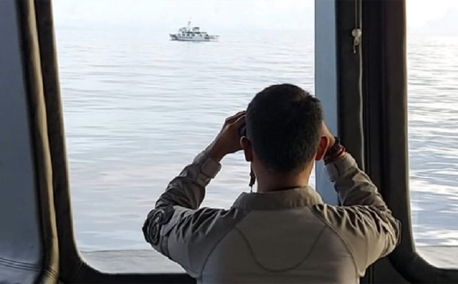 Hải quân Indonesia giám sát hoạt động tàu Trung Quốc trên biển Bắc Natuna. (Nguồn: Bakamla)