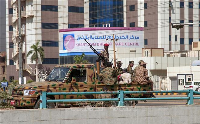 Lực lượng an ninh Sudan tuần tra tại Khartoum ngày 25/10/2021. Ảnh: AFP/TTXVN