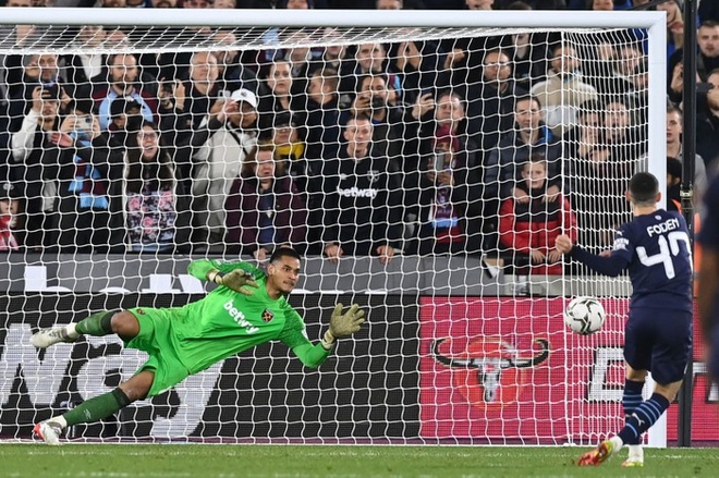 Man City đứt mạch 4 năm liên tiếp vô địch EFL Cup sau khi thua West Ham ở loạt luân lưu - Ảnh 8.