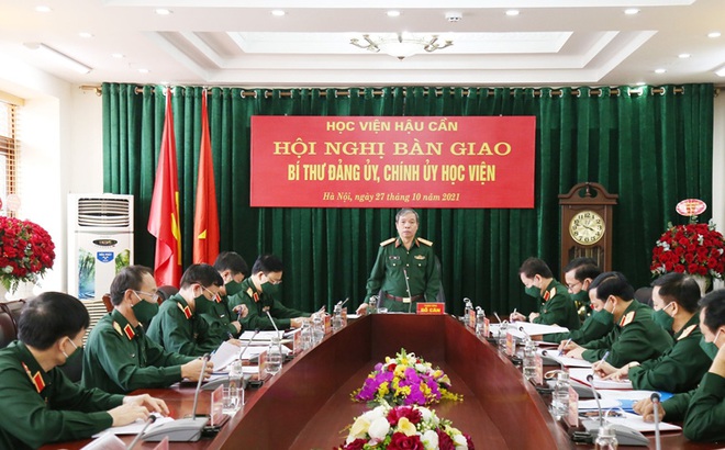 Hội nghị bàn giao chức trách, nhiệm vụ Bí thư Đảng ủy, Chính ủy Học viện Hậu cần.