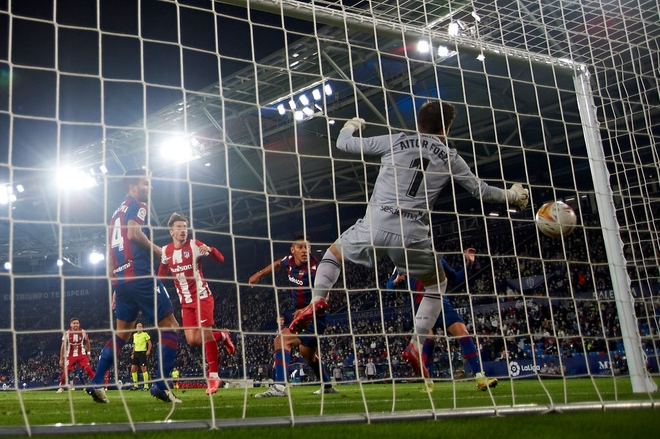 Atletico Madrid bị Levante cầm hòa trong ngày Suarez mắc lỗi và Griezmann tỏa sáng - Ảnh 5.
