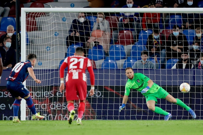 Atletico Madrid bị Levante cầm hòa trong ngày Suarez mắc lỗi và Griezmann tỏa sáng - Ảnh 7.