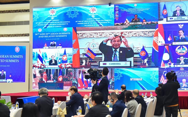 Thủ tướng Phạm Minh Chính cùng các nhà lãnh đạo ASEAN dự lễ chuyển giao cương vị Chủ tịch ASEAN năm 2022 cho Vương quốc Campuchia Ảnh: BÁO THẾ GIỚI VIỆT NAM
