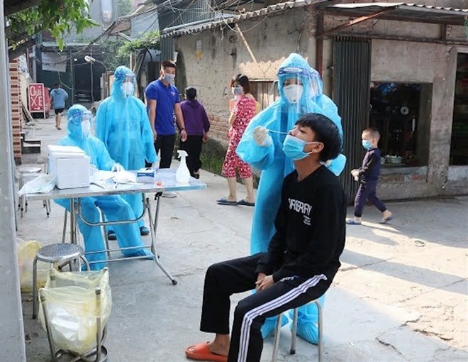 Sáng nay, Hà Nội phát hiện nhiều trẻ em dương tính SARS-CoV-2; tỉnh nào có số ca mắc tăng kỷ lục? - Ảnh 1.