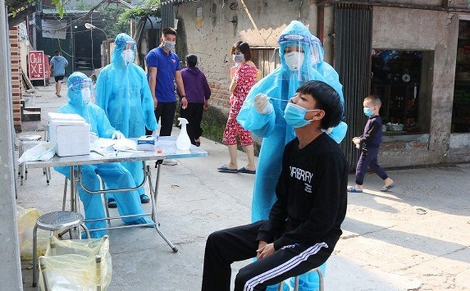 Sáng nay, Hà Nội phát hiện nhiều trẻ em dương tính SARS-CoV-2; tỉnh nào vừa có ca mắc tăng kỷ lục? - Ảnh 1.