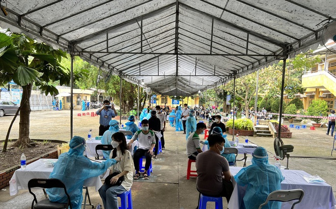 Hôm nay, 20 người ở Hà Nội đã tiêm 2 mũi vắc xin dương tính; TP.HCM đề xuất tiêm vắc xin mũi 3 - Ảnh 1.