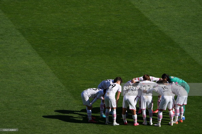 Văn Lâm cổ vũ từ Nga trong ngày Cerezo Osaka đánh rơi cúp vô địch - Ảnh 3.