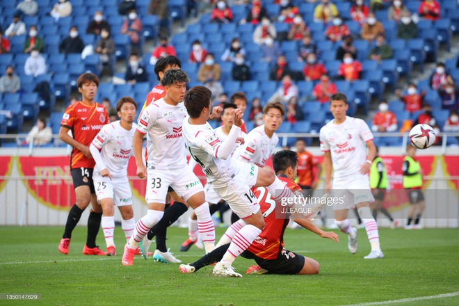 Văn Lâm cổ vũ từ Nga trong ngày Cerezo Osaka đánh rơi cúp vô địch - Ảnh 5.