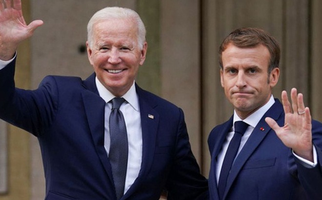 Tổng thống Joe Biden có cuộc gặp với người đồng cấp Pháp Emmanuel Macron ở Rome – Ý. Ảnh: Reuters