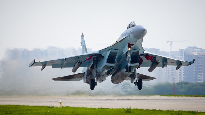 Căng thẳng đối đầu giữa F-15 Eagle và Su-35 - Ảnh 3.