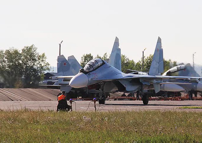 Căng thẳng đối đầu giữa F-15 Eagle và Su-35 - Ảnh 4.