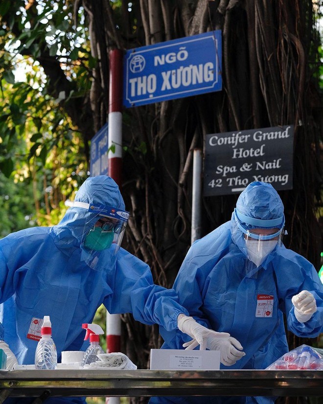 Ổ dịch ở Bệnh viện Việt Đức đã ghi nhận 38 ca dương tính SARS-CoV-2 tại 5 tỉnh, thành phố - Ảnh 2.