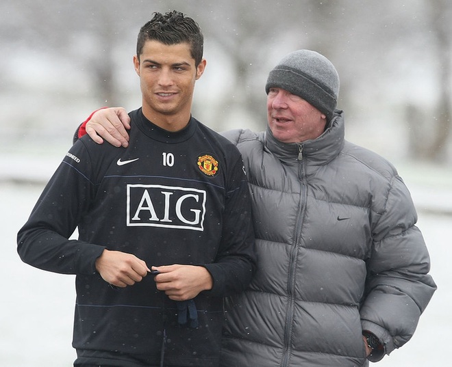 Sir Alex Ferguson không hài lòng với Ole vì cho Ronaldo dự bị - Ảnh 1.