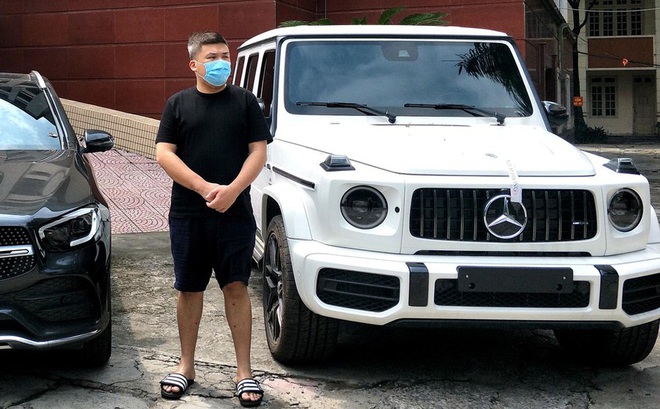 Nguyễn Minh Thành và siêu xe G63 tại cơ quan công an. Ảnh: Thanh Hà