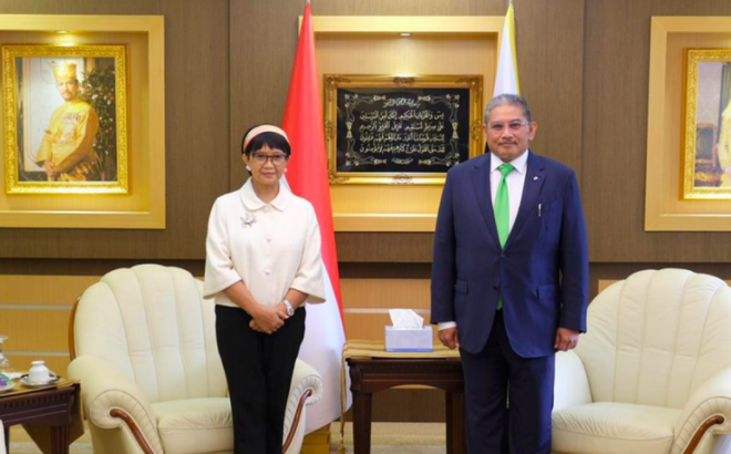 Ngoại trưởng Indonesia Retno Marsudi (trái) và Đặc phái viên ASEAN về Myanmar Eryawan Yusof (Nguồn: Twitter Ngoại trưởng Indonesia).