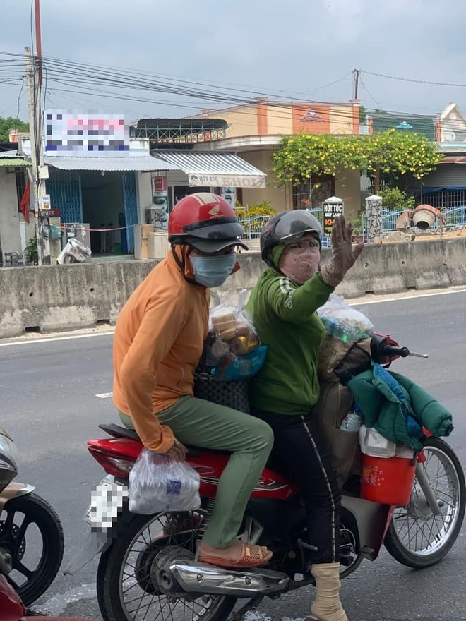 Cảm động Xăng 0 đồng: Bạc Liêu 2 chai, Cà Mau 3 chai cho người đi xe máy về quê - Ảnh 5.