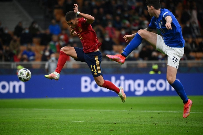 Bonucci chơi xấu ăn thẻ đỏ, Italy thua TBN ở bán kết Nations League - Ảnh 3.