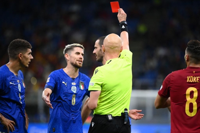 Bonucci chơi xấu ăn thẻ đỏ, Italy thua TBN ở bán kết Nations League - Ảnh 8.