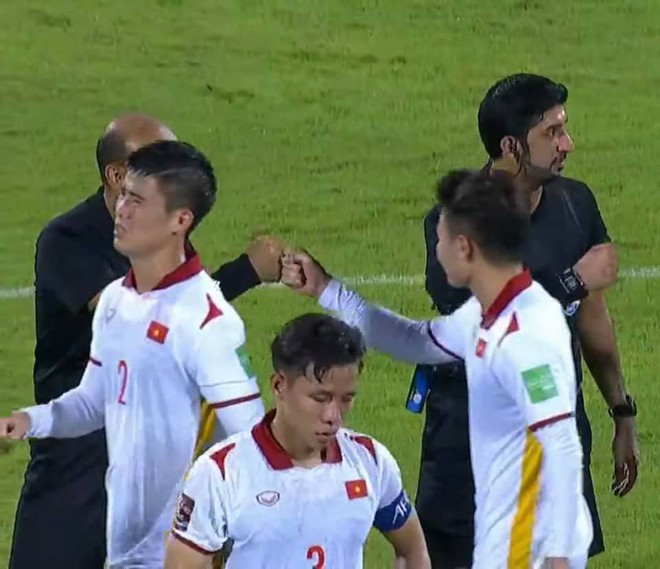 9 phút thua 2 bàn, CĐV Trung Quốc ngao ngán phán thẳng: Coi thường Việt Nam cho lắm vào rồi chết hụt - Ảnh 1.