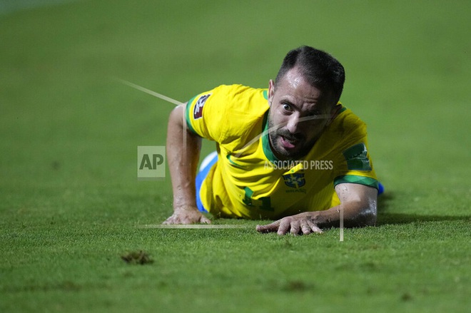 Vắng Neymar, Brazil chật vật ngược dòng đánh bại đội tuyển bét bảng tại vòng loại World Cup Nam Mỹ - Ảnh 6.