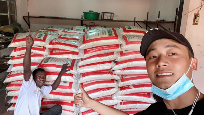 Chàng trai Nghệ An nổi tiếng ở châu Phi là ai và có cuộc sống thế nào? - Ảnh 8. Chàng trai Nghệ An nổi tiếng ở châu Phi là ai và có cuộc sống thế nào? - Ảnh 8.