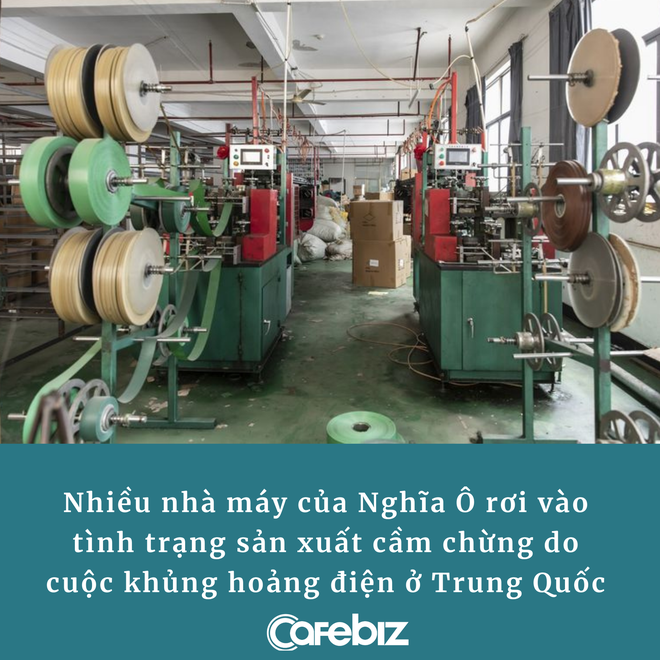 Giáng sinh ‘buồn’: Công xưởng đồ trang trí lớn nhất thế giới tê liệt, từ dây kim tuyến đến cây thông Noel đều có thể sẽ ‘đội giá’ trên toàn cầu  - Ảnh 1.