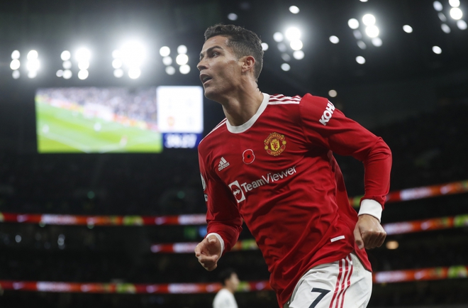 Ronaldo đá cặp Cavani trong đội hình hay nhất vòng 10 Ngoại hạng Anh - Ảnh 11.