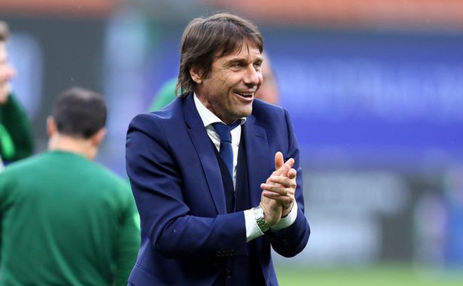 Conte được Tottenham liên hệ