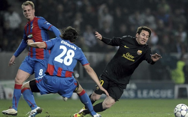 Hình ảnh Messi trong trận đấu cách đây 10 năm với Viktoria Plzen. (Nguồn: Getty).