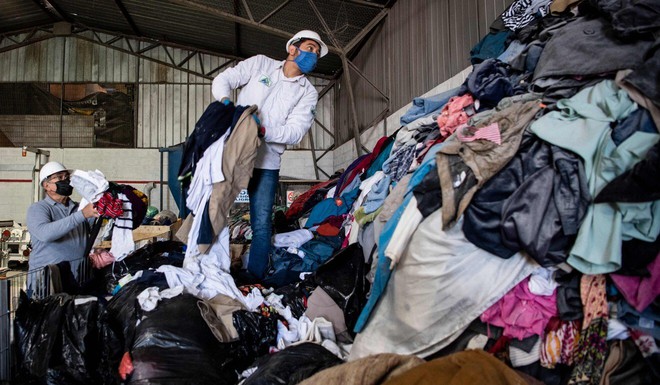 Nhức nhối ô nhiễm tại sa mạc Chile, nơi mỗi năm nhận tới 39.000 tấn quần áo cũ - Ảnh 3.