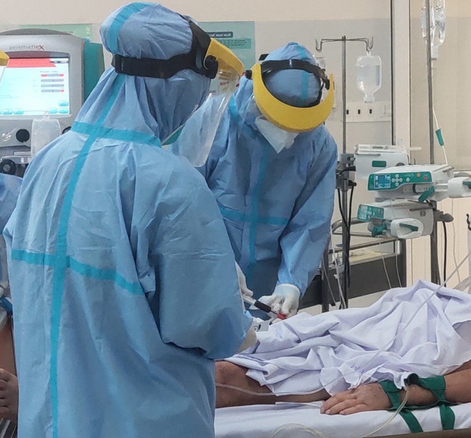 Xuất hiện 23 ổ dịch Covid-19 mới, TP Quy Nhơn tiếp tục dời lịch học trực tiếp - Ảnh 1.