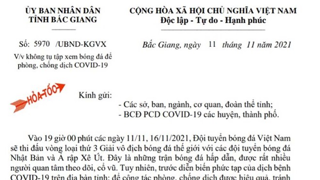 Không tụ tập xem bóng đá để phòng, chống dịch Covid-19 - Ảnh 1.