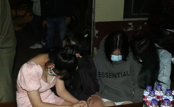 Quán Karaoke Sen Hồ mở cửa giữa lúc dịch bệnh