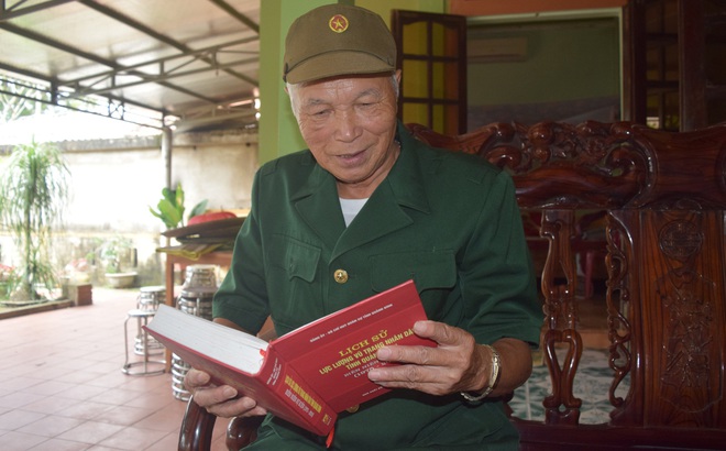 Anh hùng Nguyễn Xuân Giang cùng cuốn sách có thông tin chưa chính xác