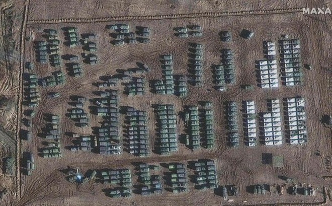 Vũ khí và binh sĩ Nga có mặt ở Yelnya, khu vực cách biên giới Ukraine 260 km. (Ảnh: Maxar Technologies)