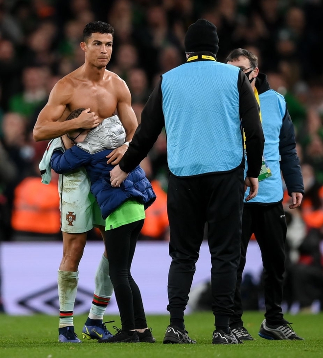 Fan nữ kể về hành trình tìm đến, rơi nước mắt vì Ronaldo và dấu ấn tuyệt vời từ người cha - Ảnh 2.