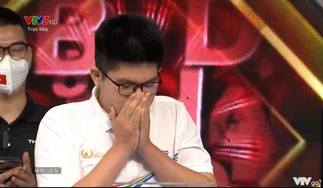 Việt Thái ôm mặt, Hoàng Khánh bật khóc sau 1 câu hỏi: Khoảnh khắc hot nhất sáng nay - Ảnh 3.