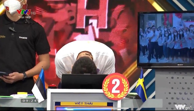Việt Thái ôm mặt, Hoàng Khánh bật khóc sau 1 câu hỏi: Khoảnh khắc hot nhất sáng nay - Ảnh 2.