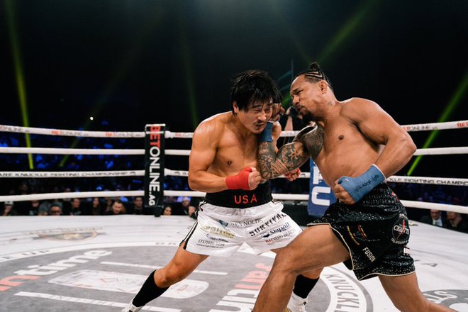 Chảy máu mắt, võ sĩ gốc Việt nhận kết cục đầy tiếc nuối ở giải boxing tay trần - Ảnh 3.