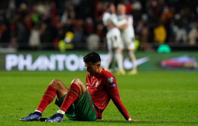 Ronaldo Không Thể Cầm Nước Mắt Khi Mất Vé Dự World Cup 2022