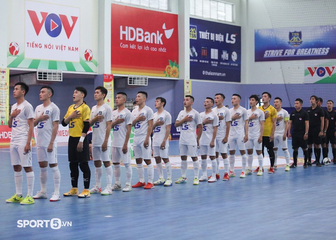 Hồ Văn Ý cùng đồng đội tạm vươn lên dẫn đầu giải futsal VĐQG 2021 - Ảnh 1.