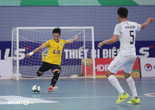 Hồ Văn Ý cùng đồng đội tạm vươn lên dẫn đầu giải futsal VĐQG 2021 - Ảnh 2.