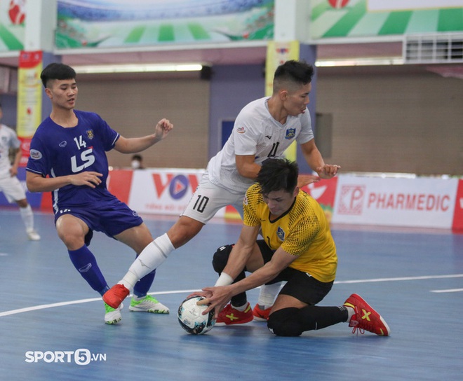 Hồ Văn Ý cùng đồng đội tạm vươn lên dẫn đầu giải futsal VĐQG 2021 - Ảnh 4.