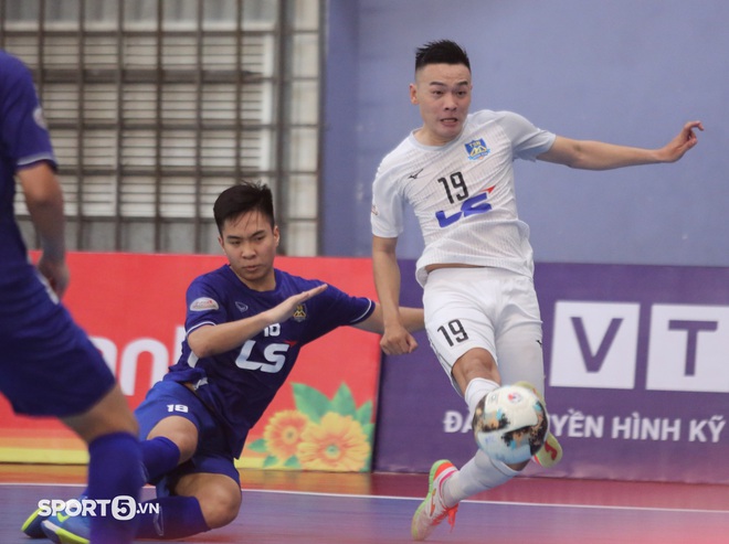 Hồ Văn Ý cùng đồng đội tạm vươn lên dẫn đầu giải futsal VĐQG 2021 - Ảnh 6.