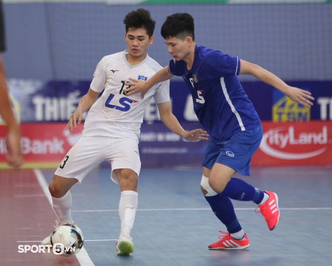 Hồ Văn Ý cùng đồng đội tạm vươn lên dẫn đầu giải futsal VĐQG 2021 - Ảnh 7.