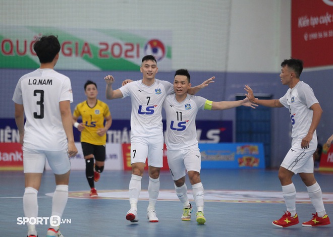 Hồ Văn Ý cùng đồng đội tạm vươn lên dẫn đầu giải futsal VĐQG 2021 - Ảnh 8.