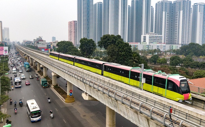 Tàu đường sắt Nhổn-ga Hà Nội vận hành thử nghiệm đoạn trên cao - Ảnh: MRB