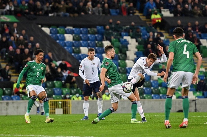 Hòa thất vọng trước Bắc Ireland, Italia ngậm ngùi xuống đá playoff - Ảnh 9.