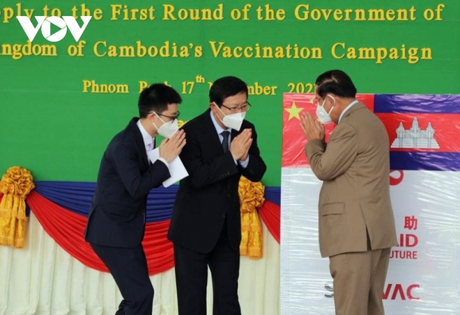 Thủ tướng Hun Sen đề nghị Trung Quốc xây nhà máy sản xuất vaccine COVID-19 tại Campuchia - Ảnh 1.