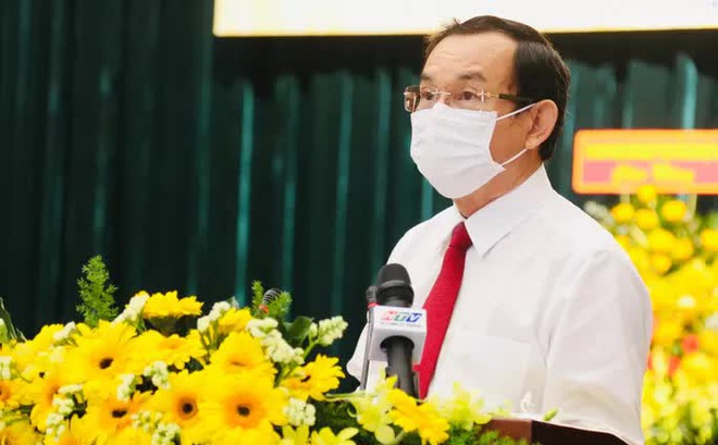 Bí thư Thành ủy TP HCM Nguyễn Văn Nên có bài phát biểu hơn 30 phút tại buổi họp mặt sáng 17-11